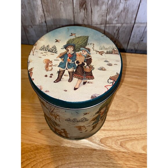 Vintage Round Christmas Tin Canister With Victorian Winter Scene Design Taiwan - Picture 4 of 7